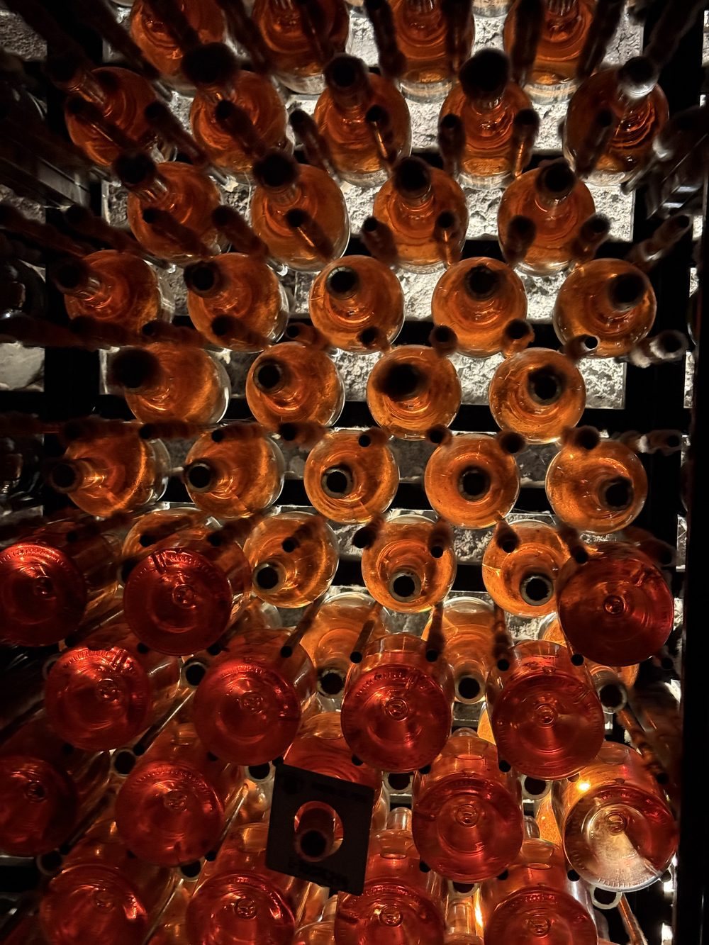 Cava de botellas en crianza